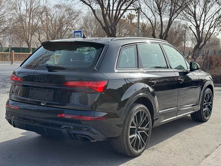 Фото 6 - Audi Q7