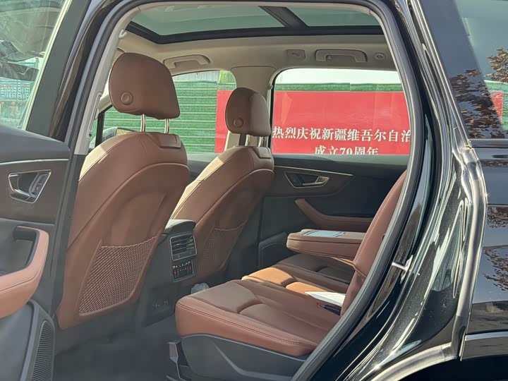 Фото 8 - Audi Q7