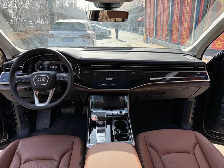 Фото 9 - Audi Q7