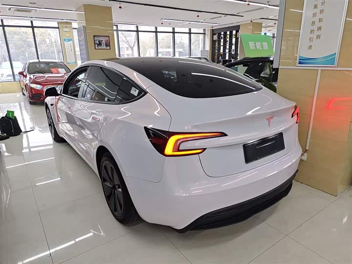 Фото 5 - Tesla Model 3