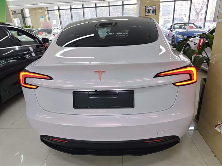 Фото 6 - Tesla Model 3