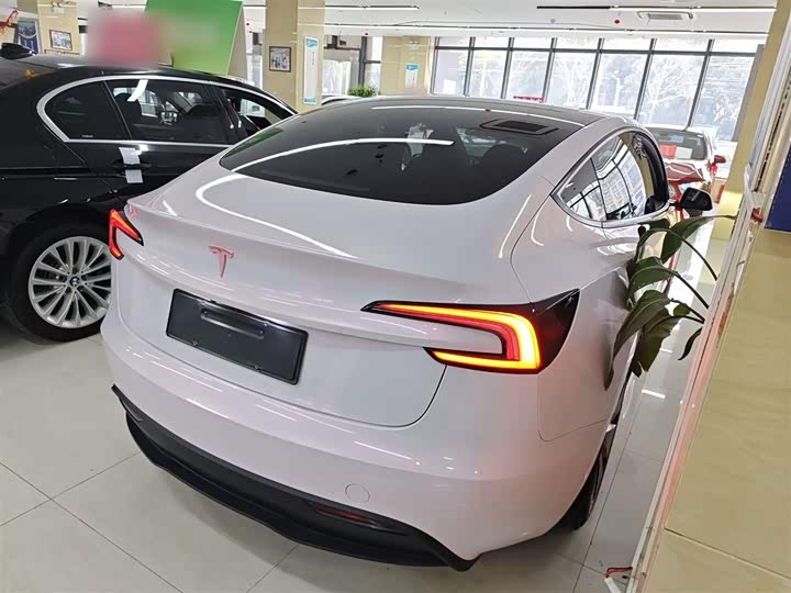 Фото 7 - Tesla Model 3