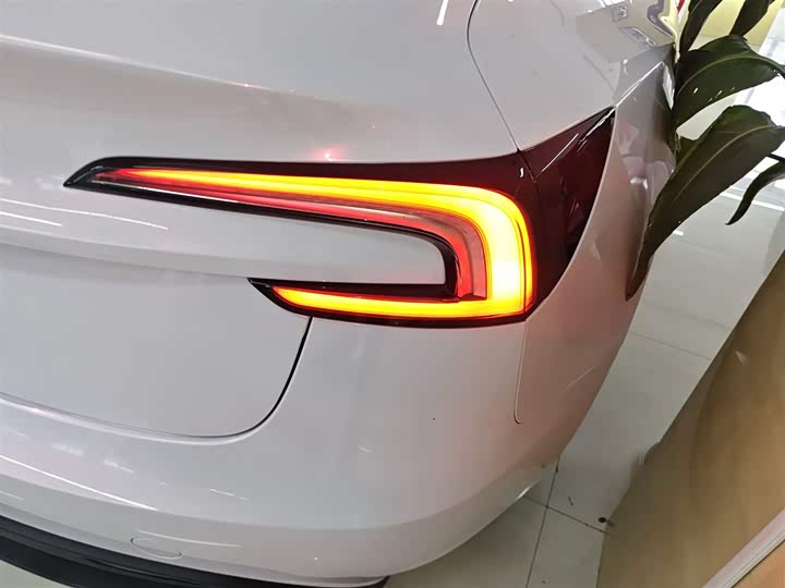 Фото 8 - Tesla Model 3