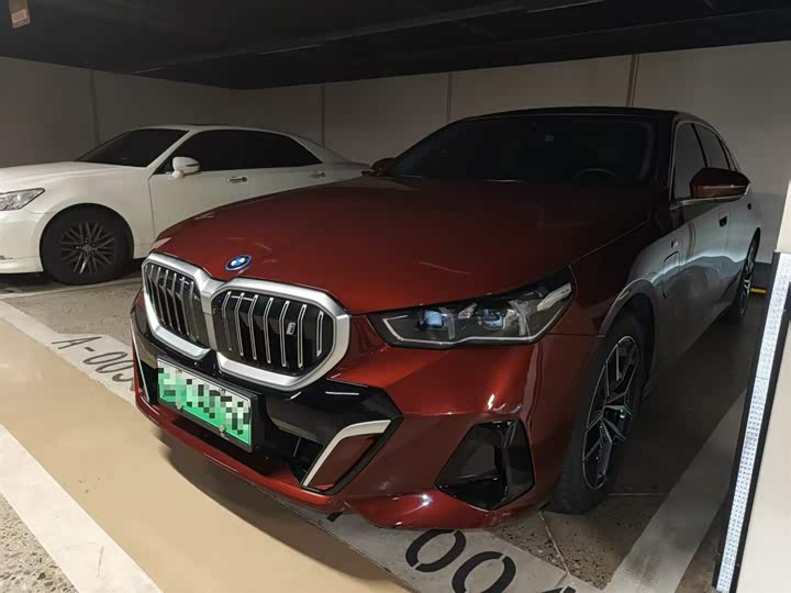 Фото 2 - BMW i5
