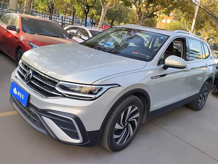 Фото 1 - Volkswagen Tiguan L Pro