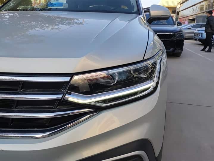 Фото 5 - Volkswagen Tiguan L Pro