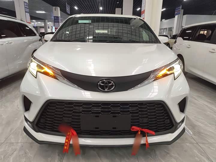 Фото 3 - Toyota Granvia