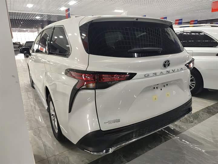 Фото 5 - Toyota Granvia