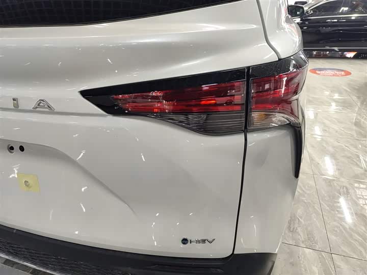 Фото 8 - Toyota Granvia