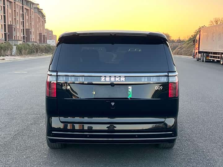Фото 8 - Zeekr 009