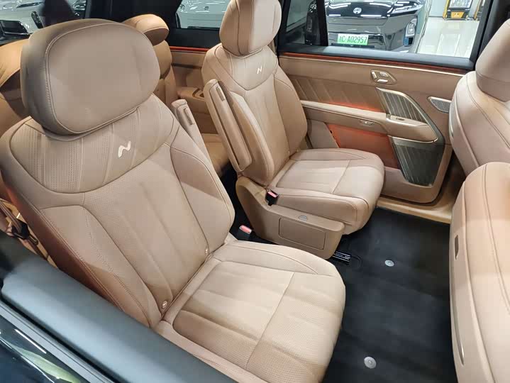 Фото 9 - Nio Onvo L90