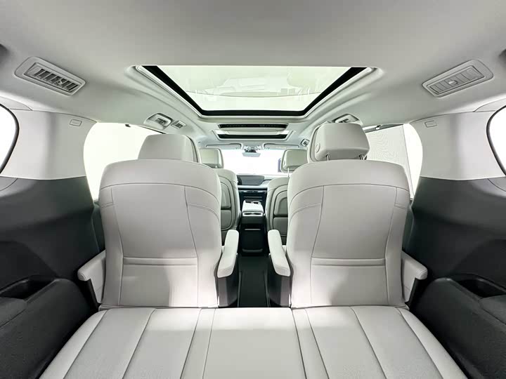 Фото 8 - Buick GL8 ES