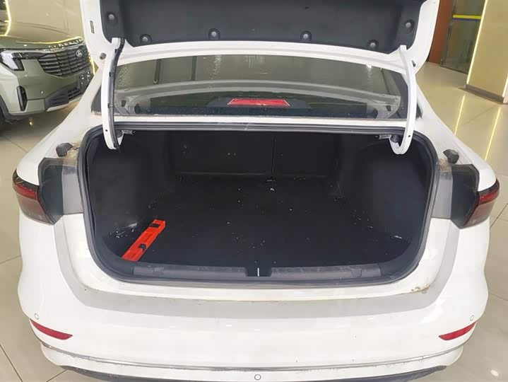 Фото 4 - Geely Emgrand