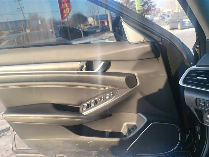 Фото 7 - Honda Accord