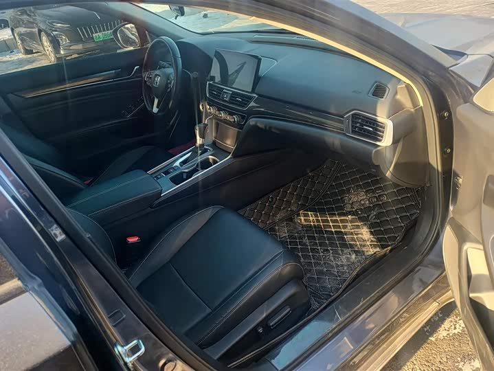 Фото 8 - Honda Accord