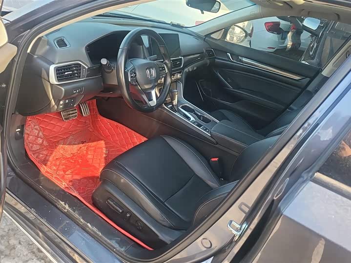 Фото 9 - Honda Accord