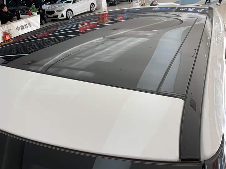 Фото 8 - Land Rover Range Rover Velar