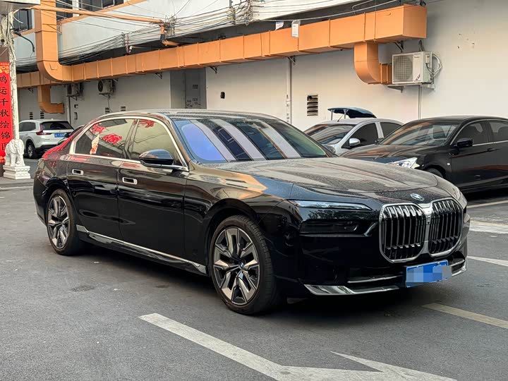 Фото 2 - BMW 7 Series