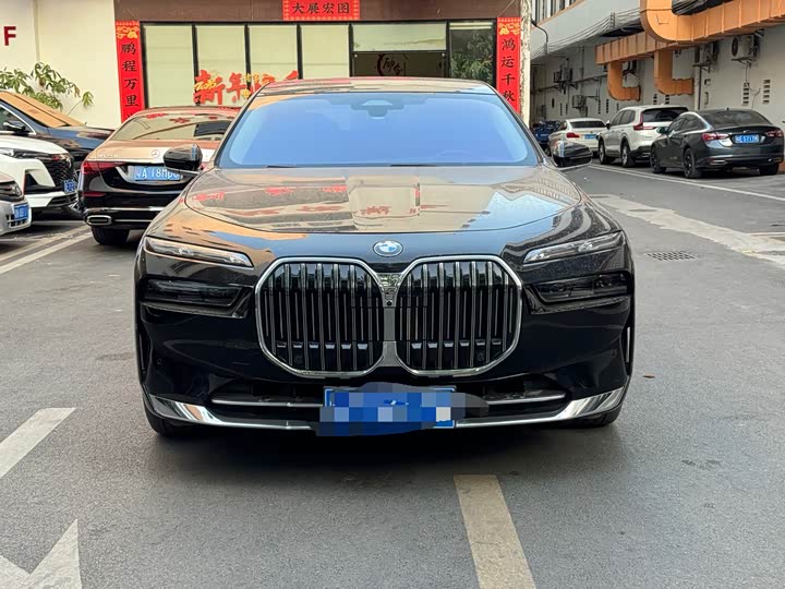 Фото 3 - BMW 7 Series