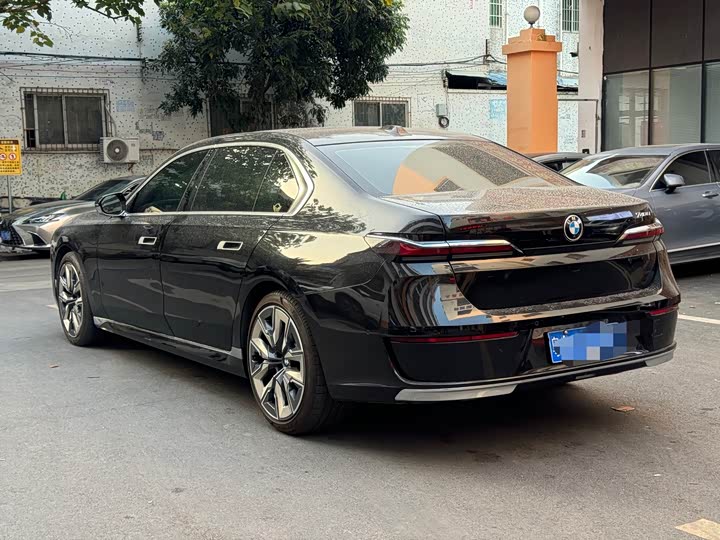 Фото 5 - BMW 7 Series