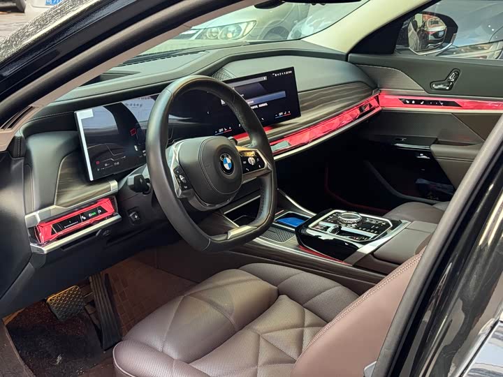 Фото 8 - BMW 7 Series