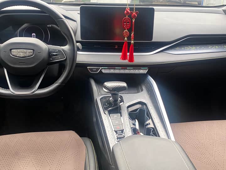 Фото 5 - Geely Preface