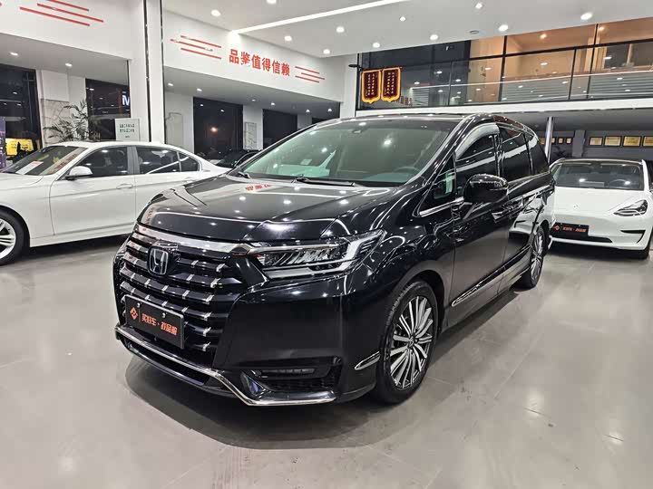 Фото 1 - Honda Elysion