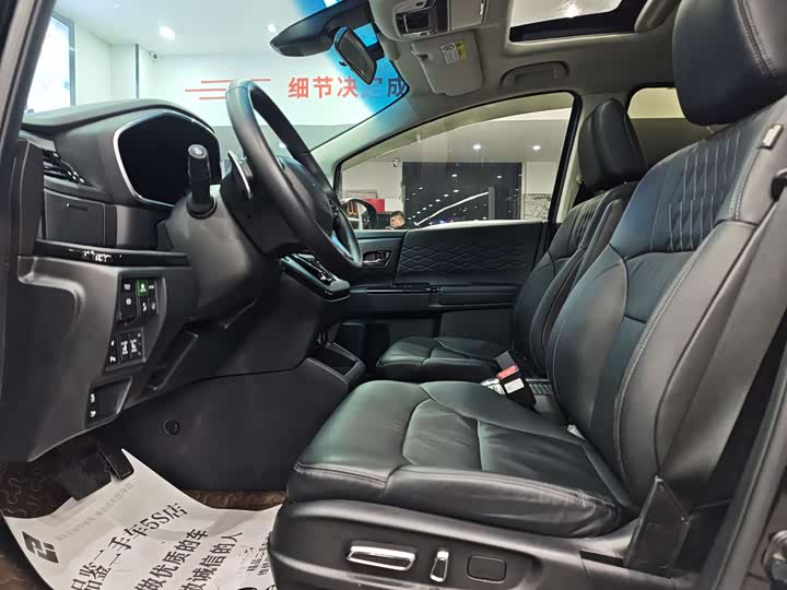 Фото 4 - Honda Elysion