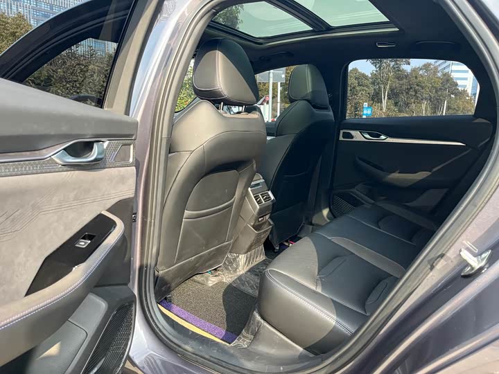 Фото 7 - Geely Preface