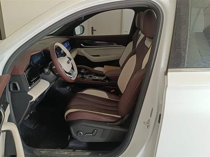 Фото 9 - Geely Monjaro