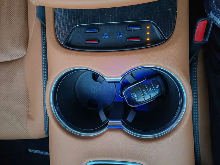 Фото 9 - Toyota Venza