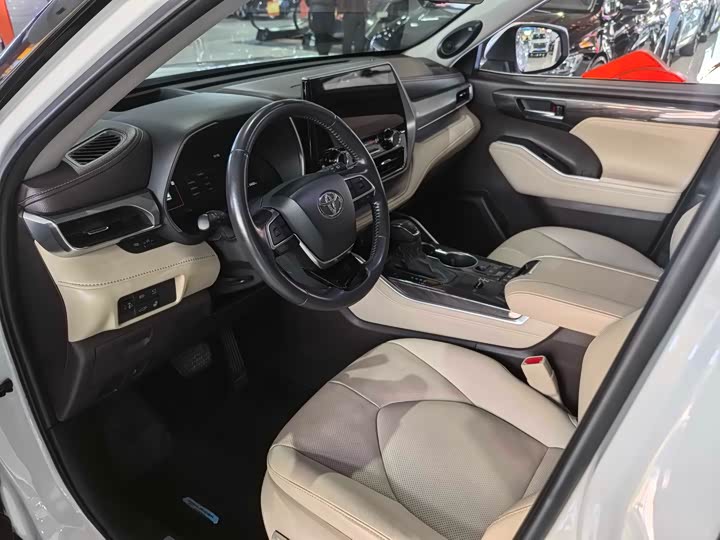 Фото 7 - Toyota Highlander