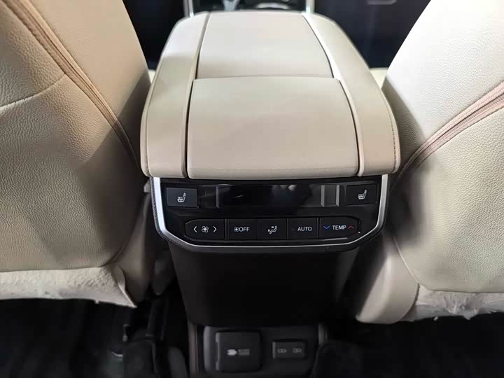 Фото 9 - Toyota Highlander