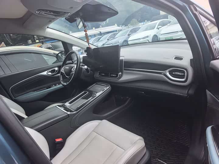 Фото 7 - GAC Aion V