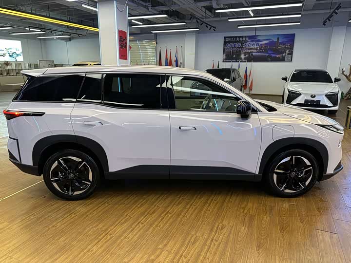 Фото 4 - Toyota bZ3X