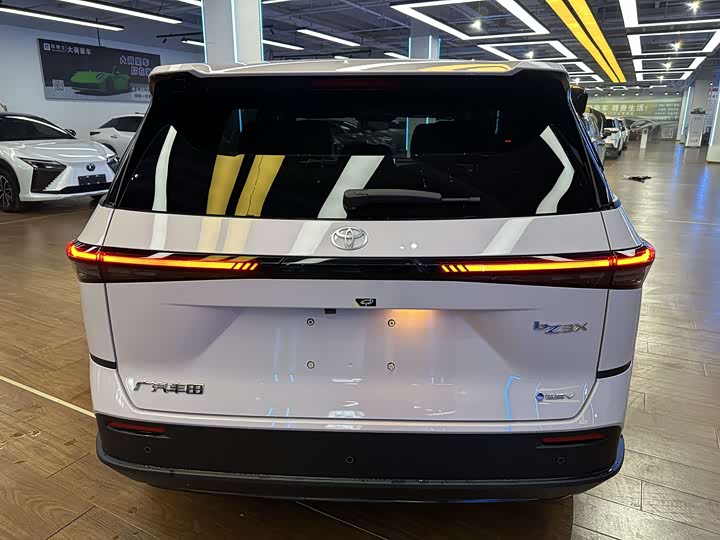 Фото 6 - Toyota bZ3X