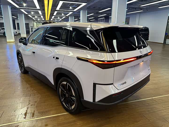 Фото 7 - Toyota bZ3X