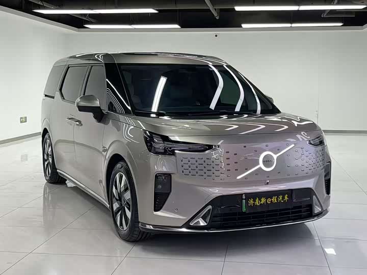 Фото 3 - Volvo EM90