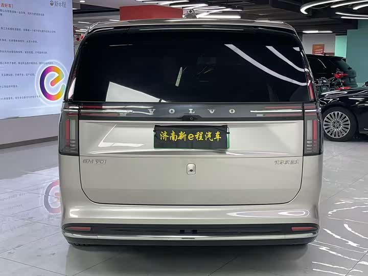 Фото 8 - Volvo EM90