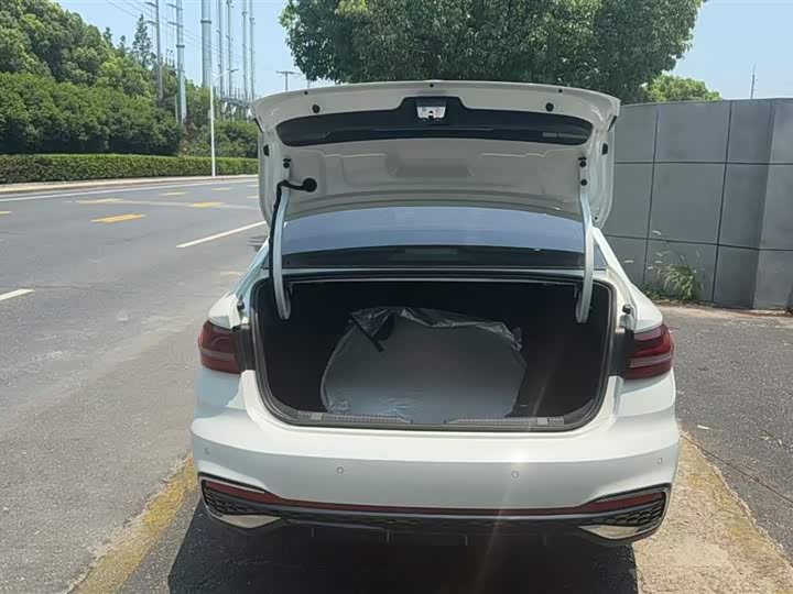 Фото 8 - Volkswagen Lavida