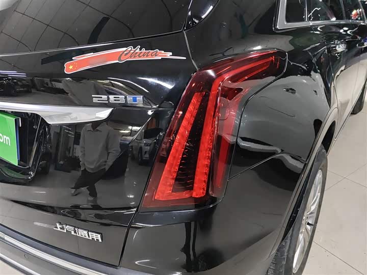 Фото 8 - Cadillac XT5