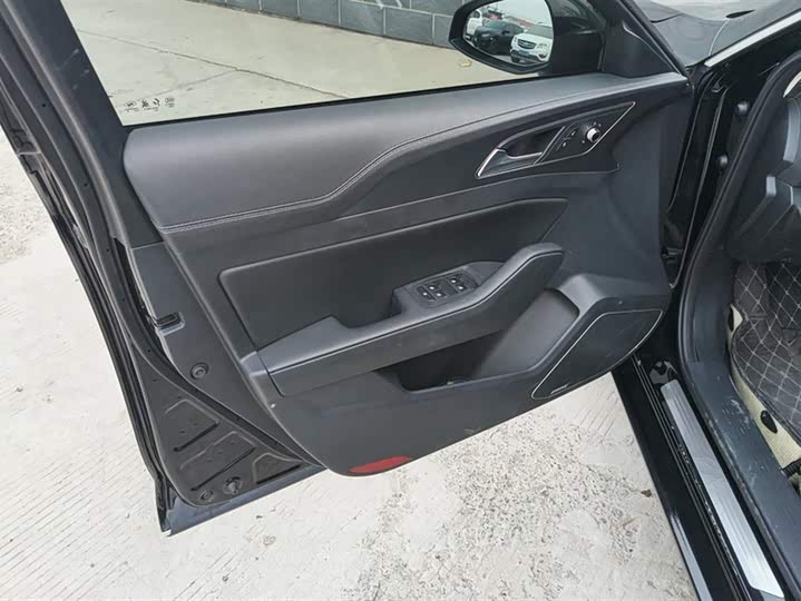 Фото 7 - Hongqi H5