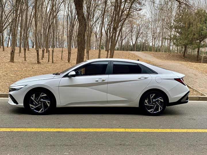 Фото 2 - Hyundai Elantra N line