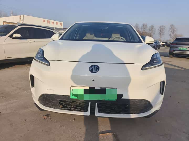 Фото 2 - MG Motor 4 EV