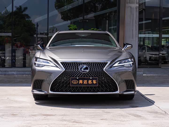 Фото 2 - Lexus LS