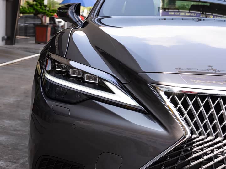 Фото 6 - Lexus LS