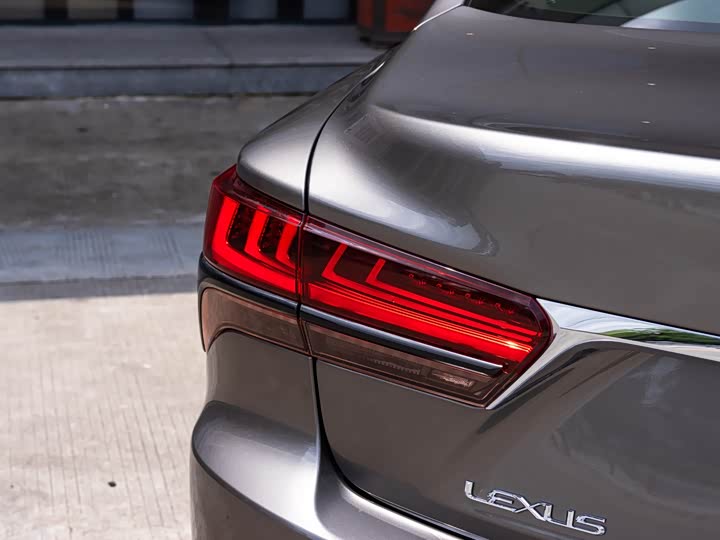 Фото 7 - Lexus LS