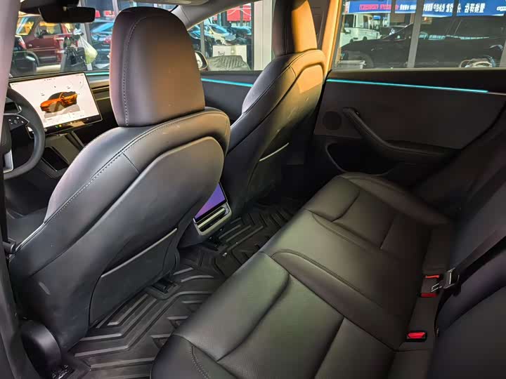 Фото 6 - Tesla Model 3