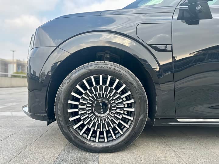 Фото 5 - Zeekr 009