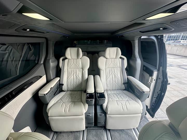 Фото 9 - Zeekr 009